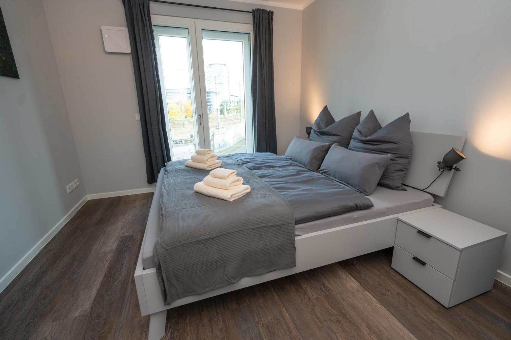 Cozy City Dream Apartment Mit Terrasse Und Parkplatz - 90M² Drezno Zewnętrze zdjęcie