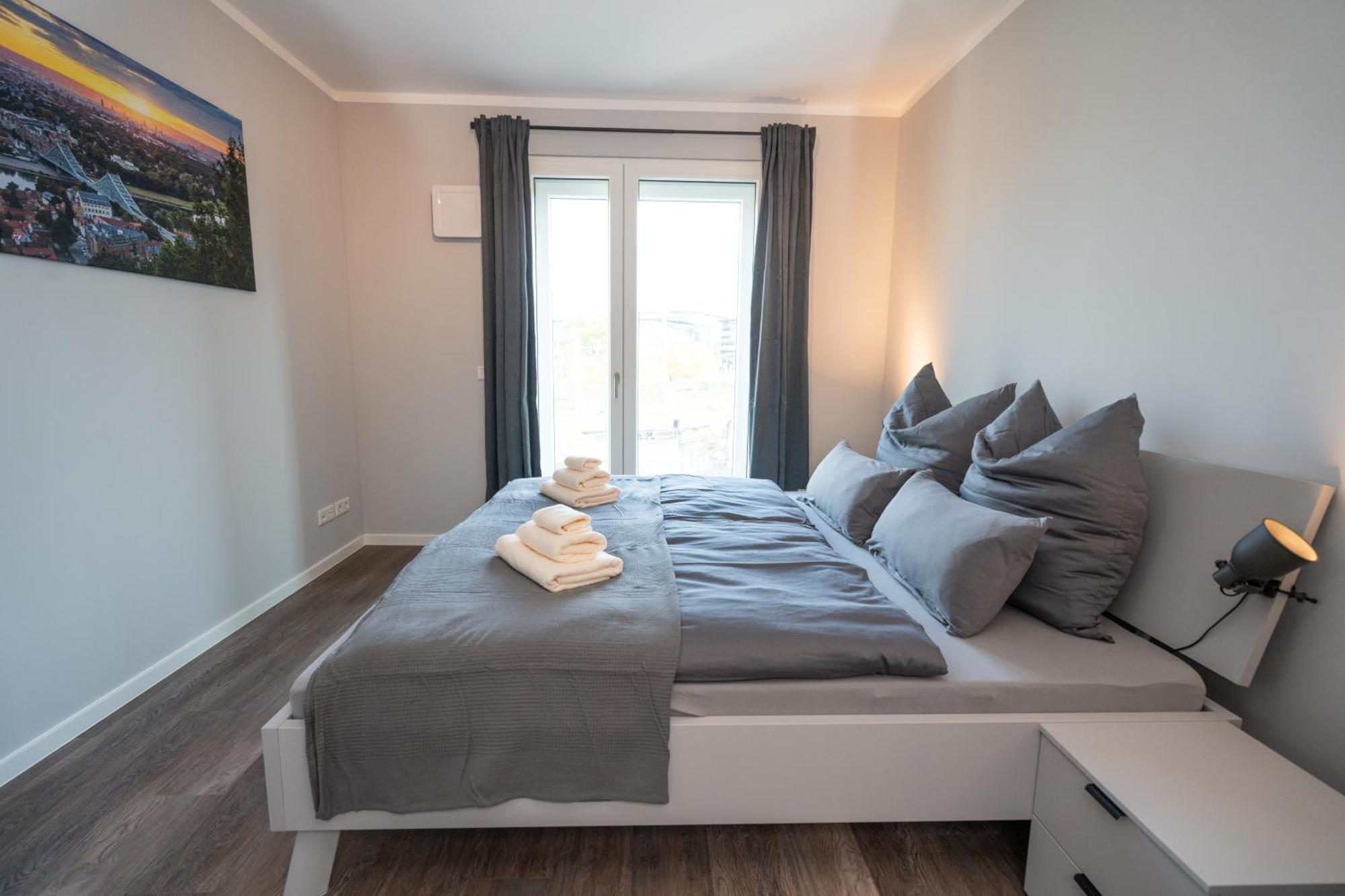 Cozy City Dream Apartment Mit Terrasse Und Parkplatz - 90M² Drezno Zewnętrze zdjęcie