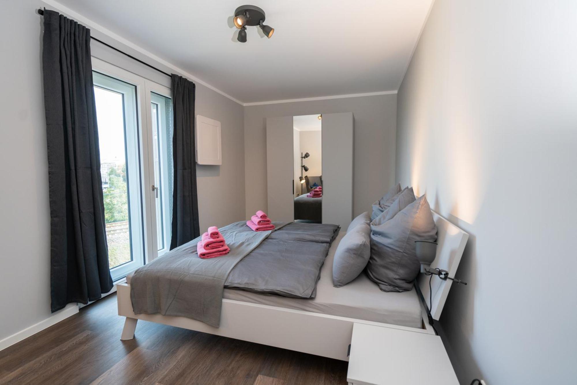 Cozy City Dream Apartment Mit Terrasse Und Parkplatz - 90M² Drezno Zewnętrze zdjęcie
